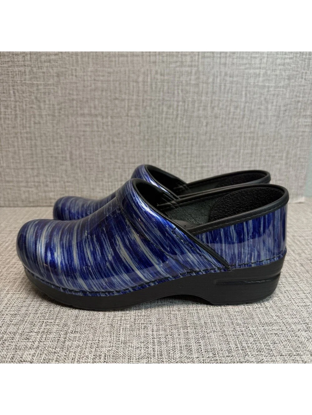 Dansko Shoes Women’s Size 39 Blue Water Patent Leather Clog Professional